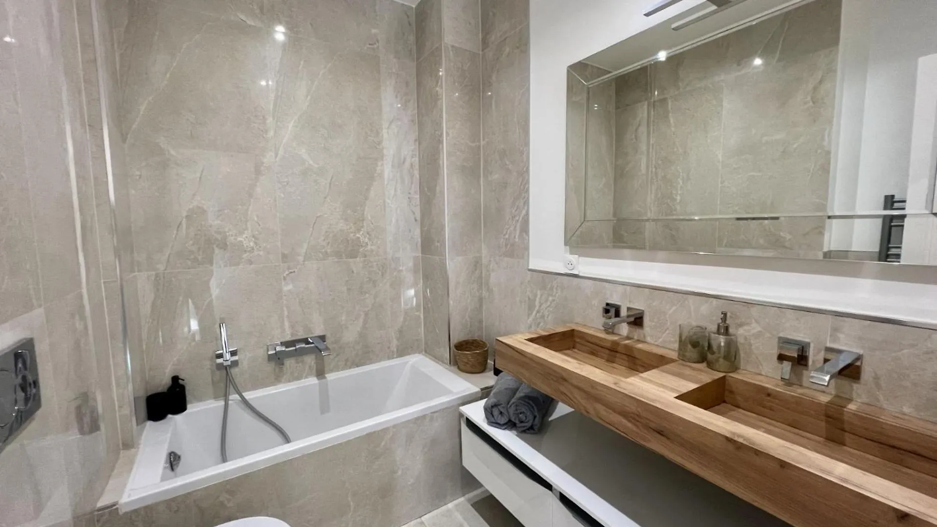 Daire Luxueux Appartement 115M2, 3 Chambres Centre Ville Avec Parking A 5 Min Plage -Climatisation Nice Fransa