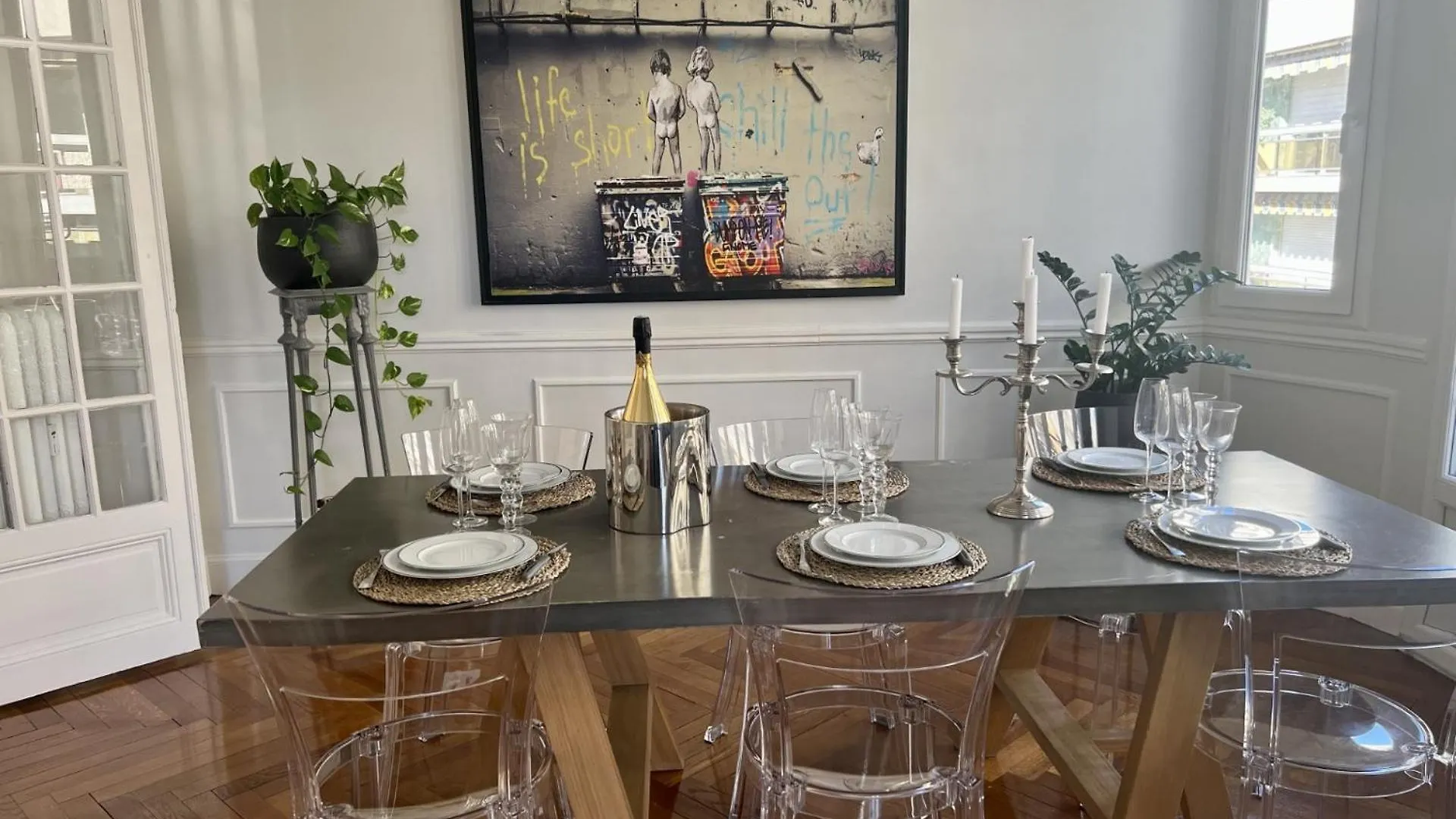 Luxe City Center: 3-Bedroom Apartment with Parking Near Beach Nice